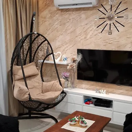 Laki-m Apartment *
