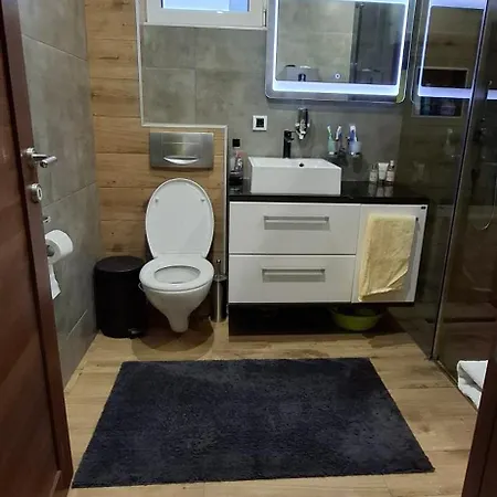 Laki-m Apartment